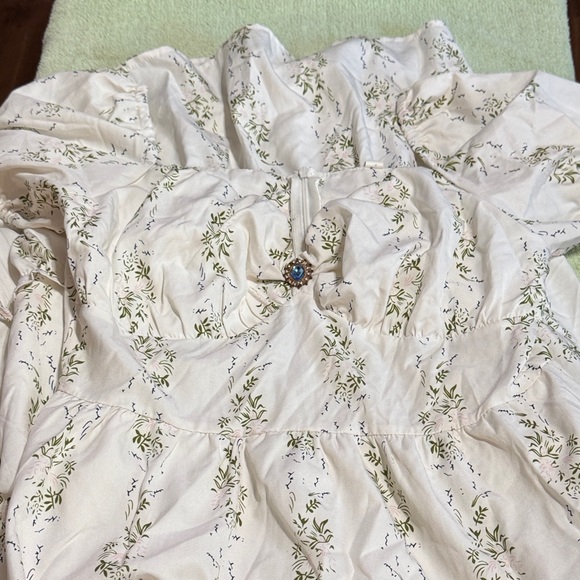 Elegant Floral Royal Princess Jeweled White  Dress Size Medium - Picture 13 of 16